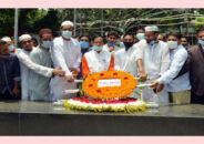 বঙ্গবন্ধুর প্রতিকৃতিতে শ্রদ্ধা হাজী সেলিম ও ইরফানের