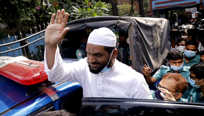 জিঙ্গাসাবাদের জন্য ডিবি কার্যালয়ে মামুনুল হক