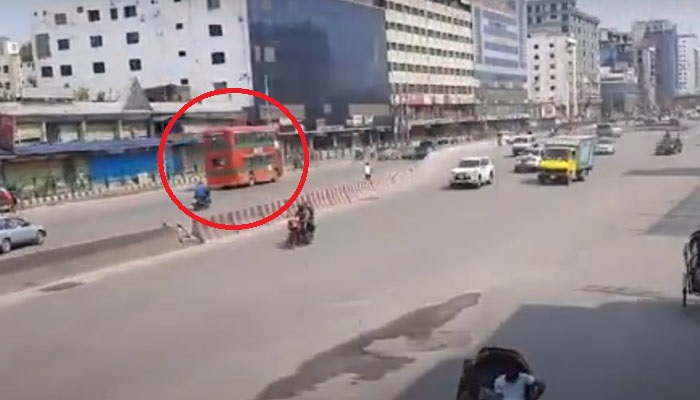 চলছে লকডাউন, সড়কে বিআরটিসির বাস