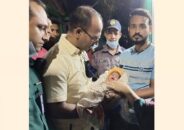গভীর রাতে ফুটপাত থেকে নবজাতককে উদ্ধার করলো পুলিশ