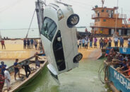 দৌলতদিয়ায় ডুবে যাওয়া মাইক্রোবাস উদ্ধার, নিখোঁজ চালক