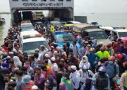 দৌলতদিয়ায় ঢাকা ফেরত যাত্রীদের উপচেপড়া ভিড়