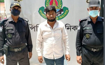 প্রধানমন্ত্রীর এপিএস পরিচয়ে প্রতারণা, আটক