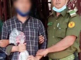 বরিশাল এয়ারপোর্টে বিদেশী মদসহ প্রকৌশলী আটক
