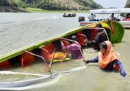 কাপ্তাই হ্রদে অল্পের জন্য বেঁচে গেলেন ১৩ যাত্রী