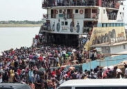 বাড়ি ফেরা মানুষের উপচে পড়া ভিড়, দেখুন ছবিতে