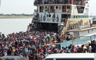 বাড়ি ফেরা মানুষের উপচে পড়া ভিড়, দেখুন ছবিতে