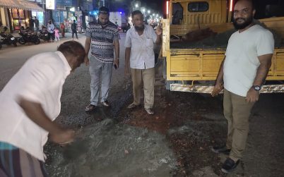 বরিশালে দুই সাংবাদিকের উদ্যোগে তাৎক্ষণিক রাস্তা মেরামত