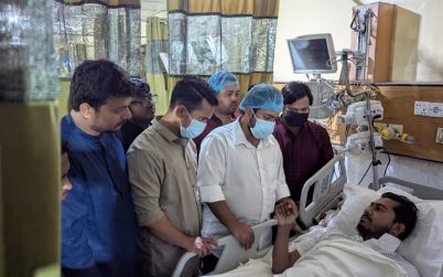 নুরকে দেখতে এয়ারপোর্ট থেকে সরাসরি ঢামেকে নাহিদ-সারজিস
