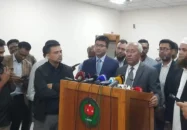 ভোটকেন্দ্রে মোবাইল ফোন নিতে পারবেন ভোটাররা, তবে বুথের ভেতর ছবি তোলায় নিষেধাজ্ঞা