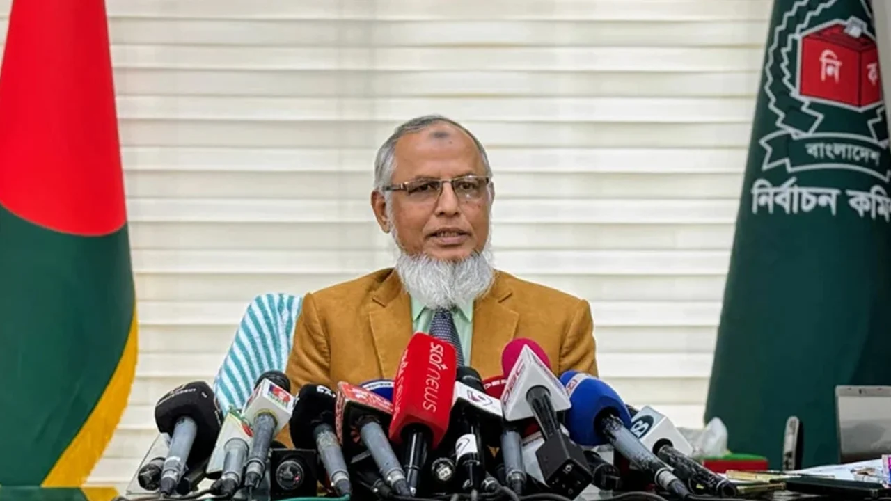 আদালতের নির্দেশ পেলে ভোট পুনর্গণনার বিষয়ে সিদ্ধান্ত: ইসি