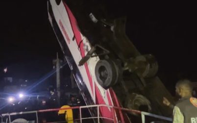 পদ্মায় ডুবে যাওয়া বাস থেকে ১২ জনের মরদেহ উদ্ধার