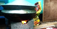 তীব্র গ্যাস সংকটে চট্টগ্রাম, অনাহার কাটাতে মাটির চুলায় ভরসা