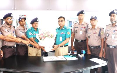 বরিশালে ট্রাফিক বিভাগ কার্যালয় পরিদর্শন করলেন পুলিশ কমিশনার আবু রায়হান