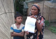 বাড়ি থেকে বের করে দিলেন ছেলে, নিরাপত্তাহীনতায় মা
