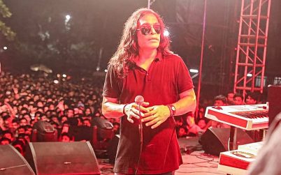 মঞ্চে একজন শিল্পীর দিকে বোতল ছুড়ে মারা হবে এমনটি কখনও ভাবিনি, তবুও বিষয়টি ক্ষমাসুন্দর দৃষ্টিতে দেখতে চাই